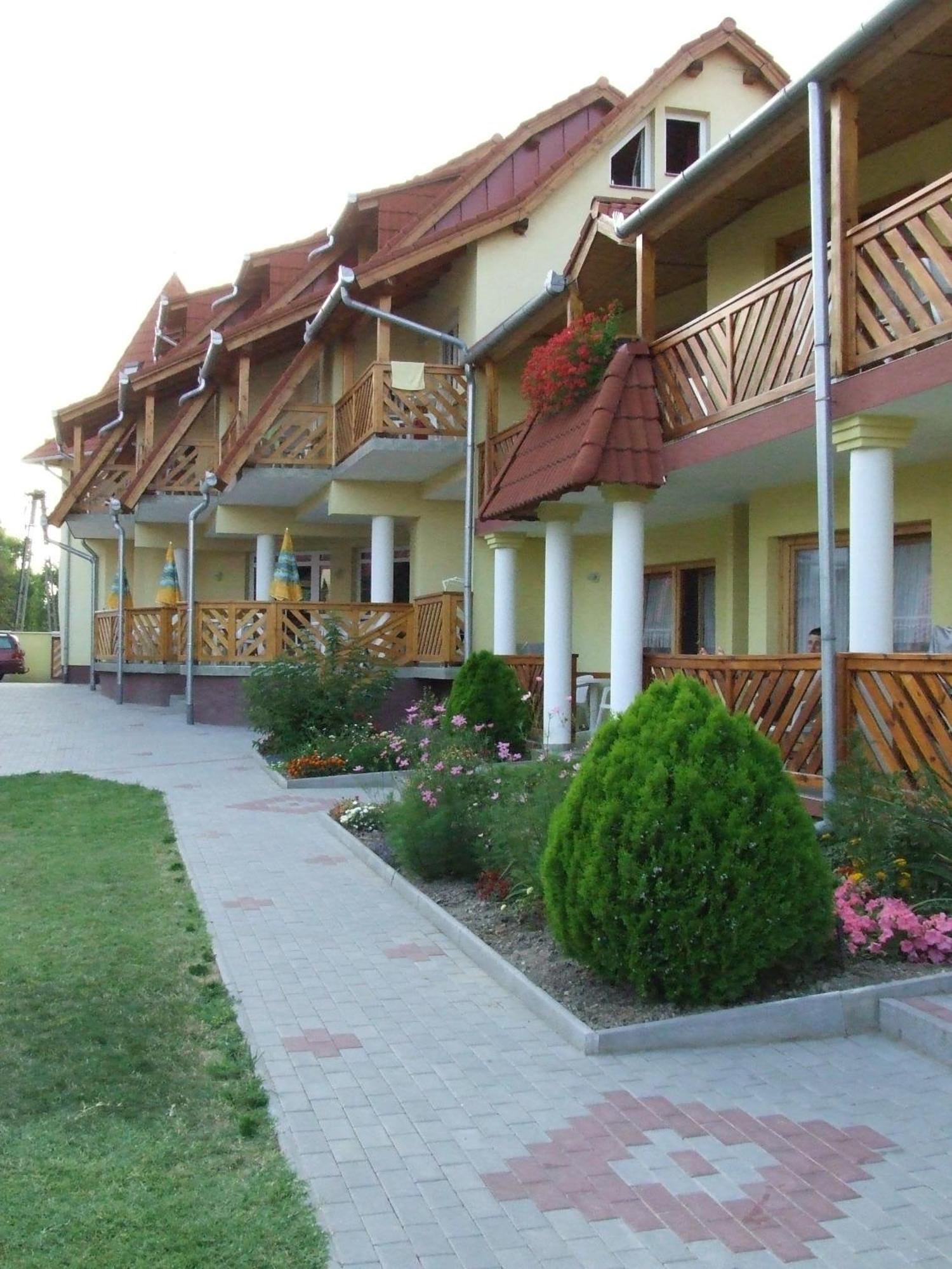 Erika Pension Keszthely Exteriör bild
