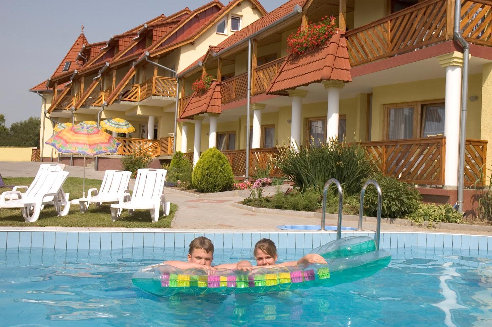 Erika Pension Keszthely Exteriör bild