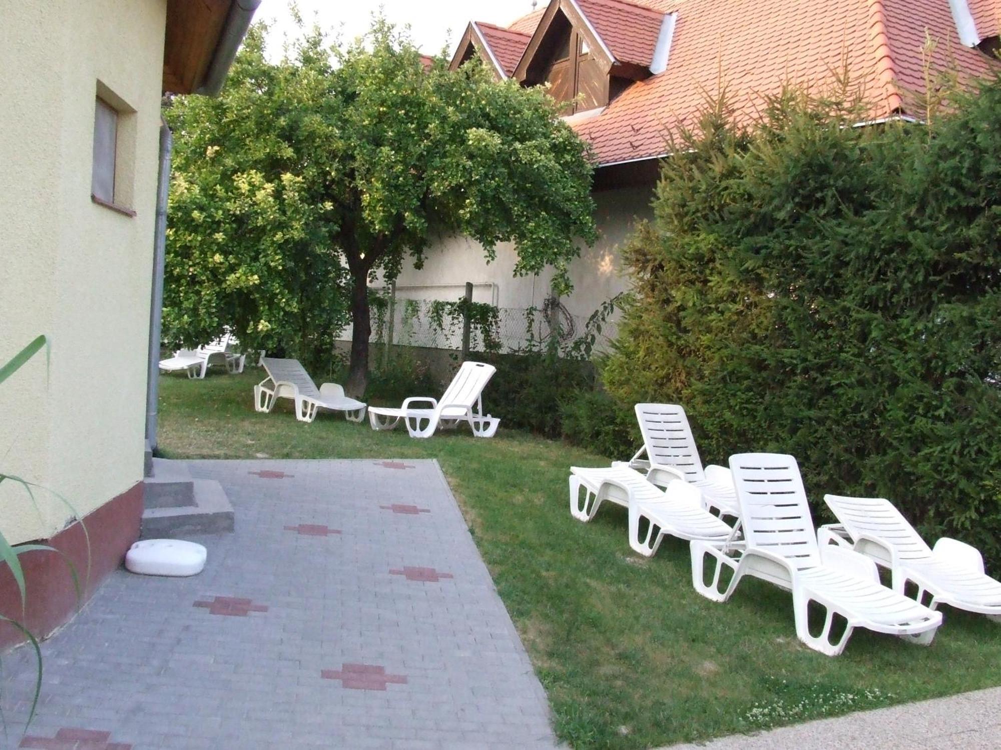 Erika Pension Keszthely Exteriör bild